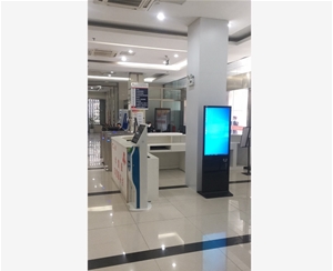 宣城涇縣政務(wù)中心43寸立式查詢機，帶刷二代身份證功能